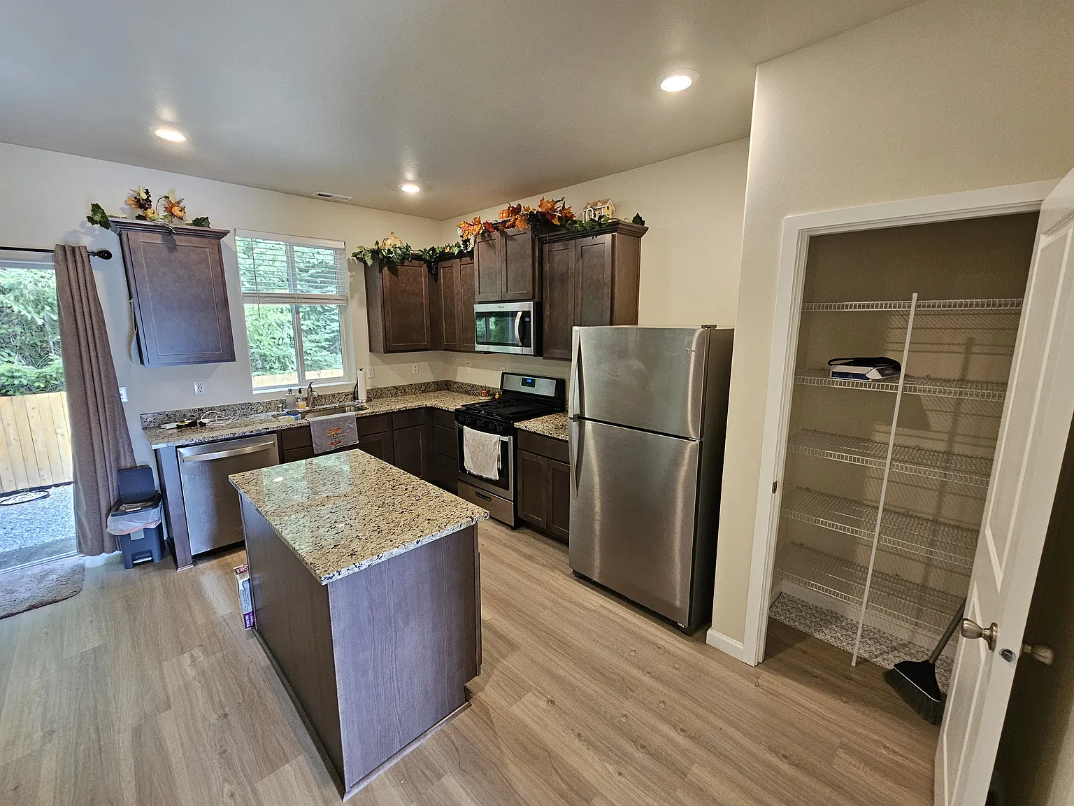 3 bed, 2.5 bath, 1623 sqft, $2,570 — Photo 4