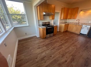 808 7th St #2, Anacortes, WA 98221