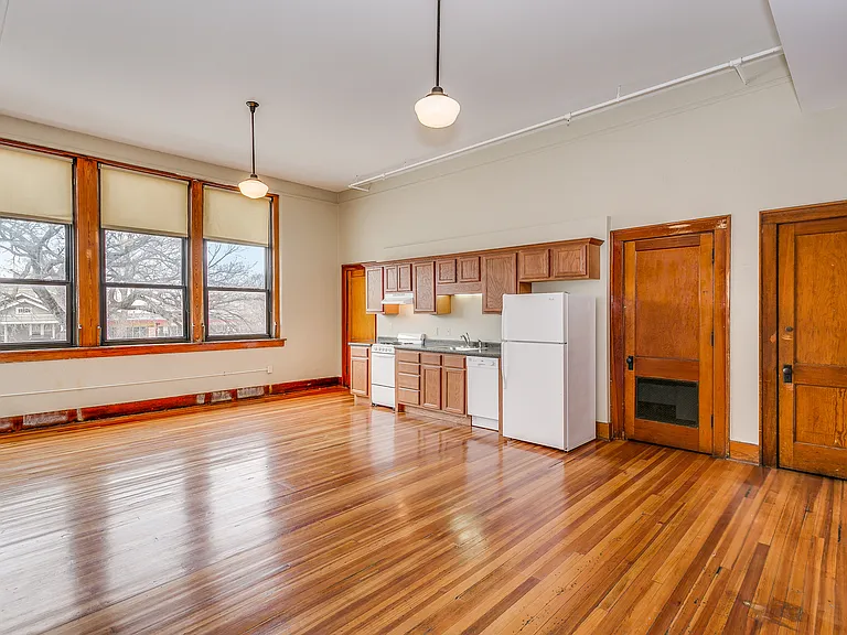 Sunnyside Apartments — Photo 6