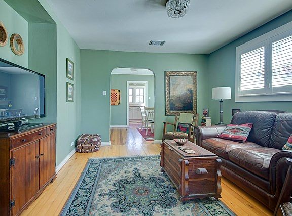 4th image of 508 W Creek St
