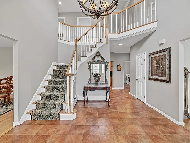 24 Charnwood Dr — Photo 5