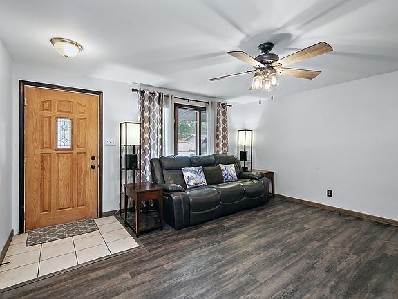 3rd image of 1450 Falcon Dr