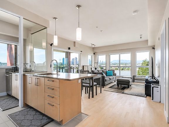3rd image of 10033 River Dr #511