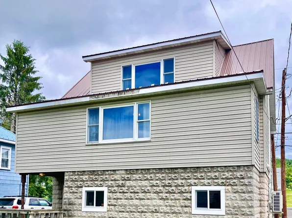 631 E Jordans Aly, Lock Haven, PA 17745