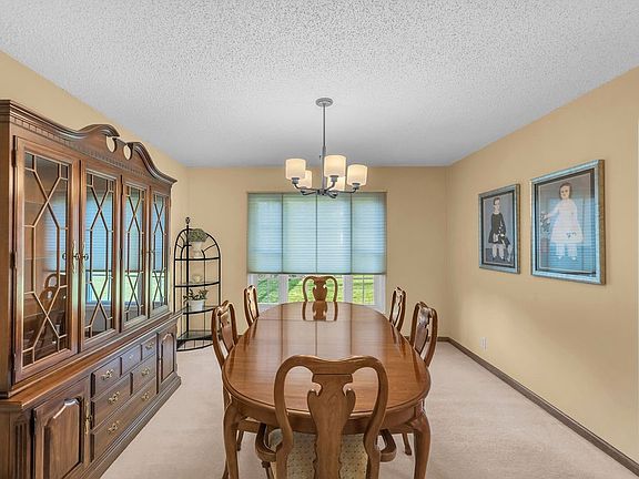 5th image of 650 Country Manor Dr