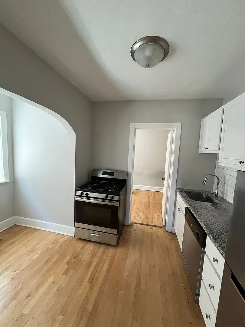 3279 S Kinnickinnic Ave. (6 Unit) — Photo 4