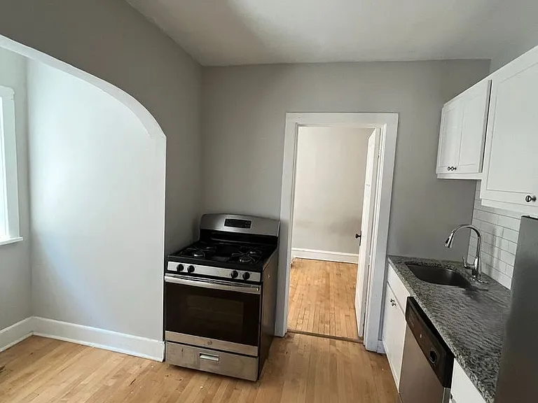3279 S Kinnickinnic Ave. (6 Unit) — Photo 4