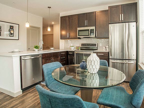 3rd image of 50 Woodview Way #3436852