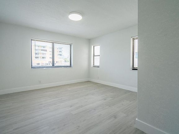 5th image of 7925 Crespi Blvd Unit 4-7925R