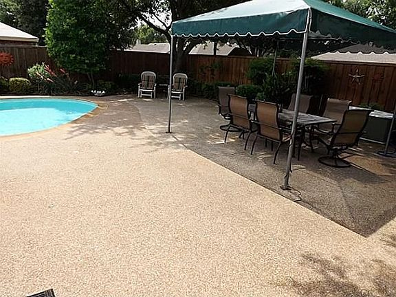 4th image of 327 Ashley Dr