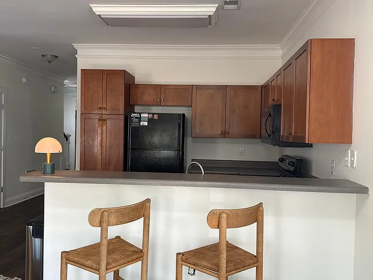 100 Davis St #11 — Photo 9