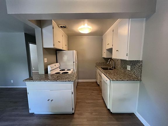 2nd image of 624 23rd St APT 3