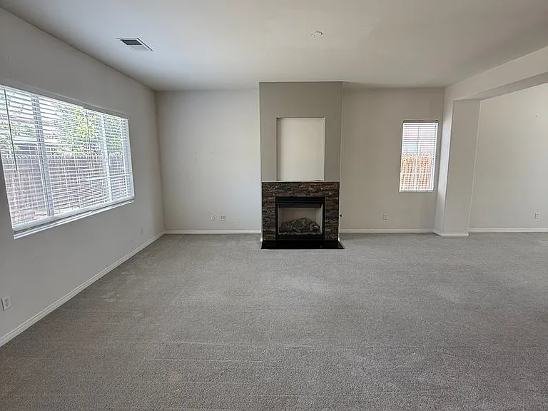 12710 Crystal Cove Ave — Photo 3
