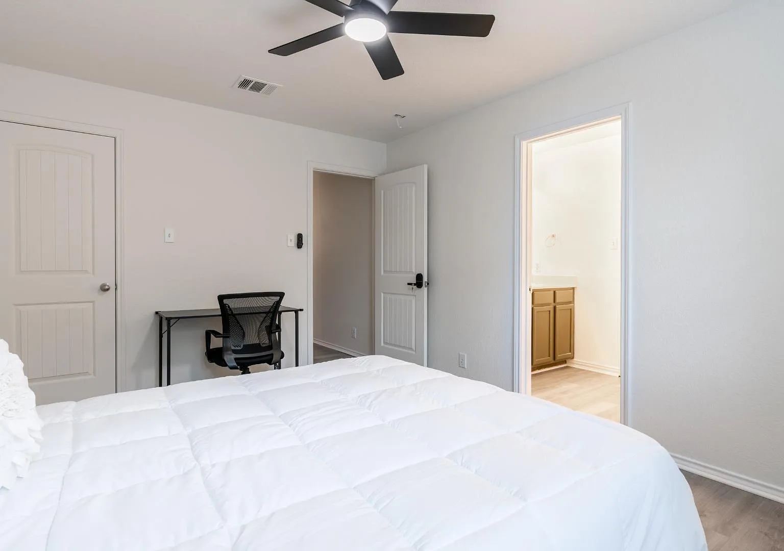 4 bed, 3.5 bath, 3114 sqft, $771 — Photo 1