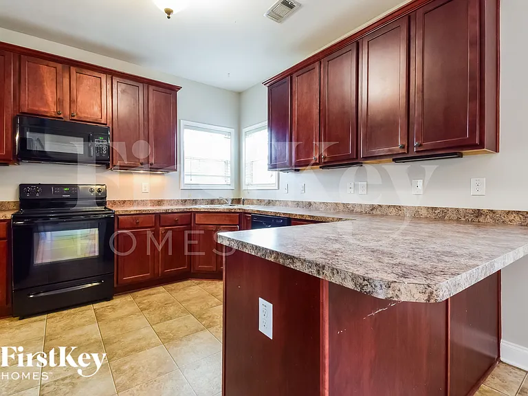 6303 Spring Cove Dr — Photo 7