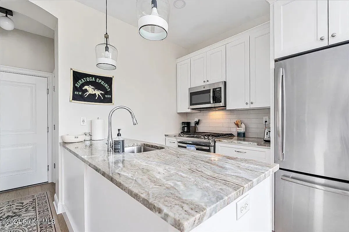 2 bed, 935 sqft, $2,700 — Photo 4
