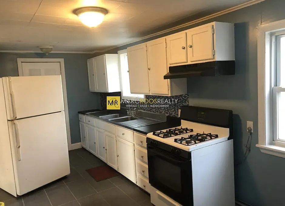 3 bed, 1.0 bath, $3,000 — Photo 2