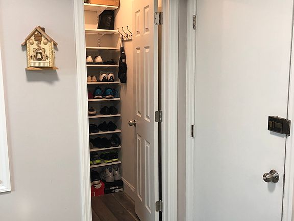 3rd image of 1 Essex Ln APT C5