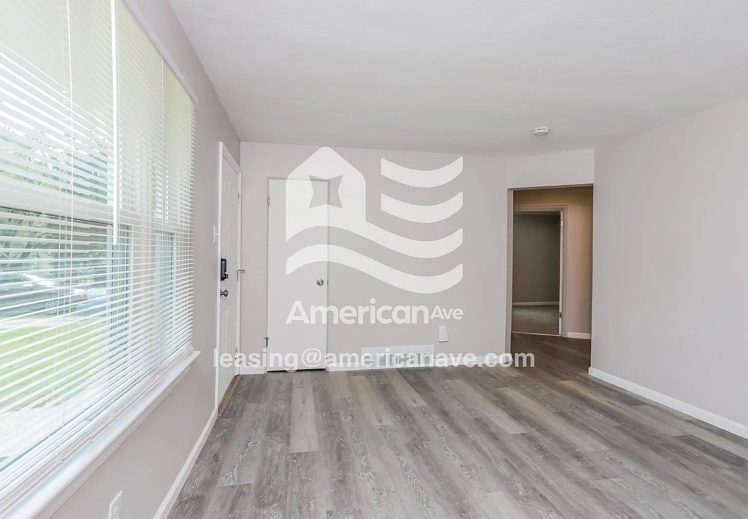 3 bed, 1.5 bath, 1290 sqft, $1,381 — Photo 4