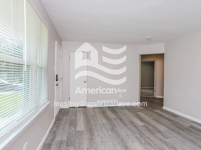925956_004_wm_-_living_room_13214427.jpg