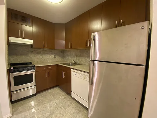 Rented by AZ REALTY NYC LLC | media 17