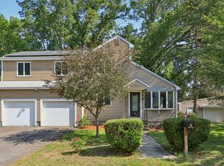 9 Edgewood St, Chelmsford, MA 01824