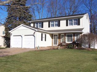 17 Birch St, Lake Grove, NY 11755