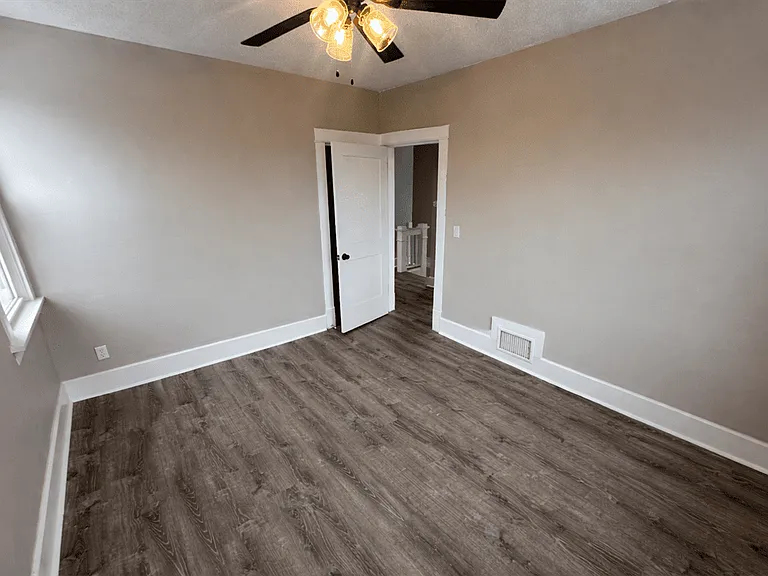 2550 Montana Ave — Photo 17