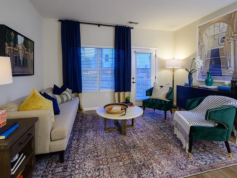 Fairmont Apartments — Photo 18