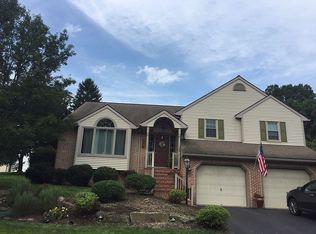 102 W View Dr, Akron, PA 17501
