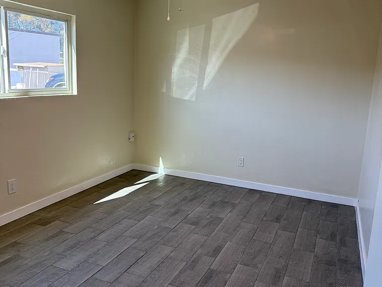 1626 Una St #A — Photo 13