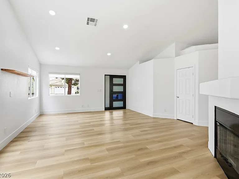 4818 Carefree Dr — Photo 7