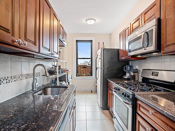 2nd image of 345 Montgomery St APT 5A