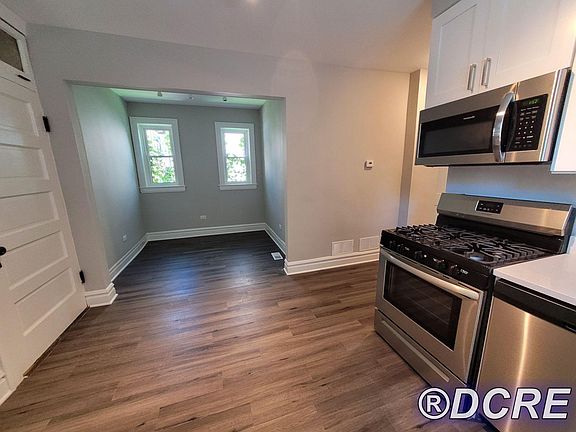 3rd image of 1714 N Wolcott Ave APT 1R