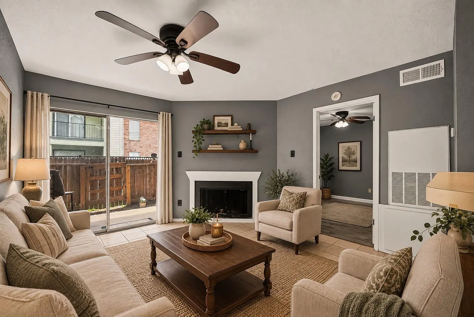 1 bed, 1.0 bath, 656 sqft, $1,020 — Photo 2