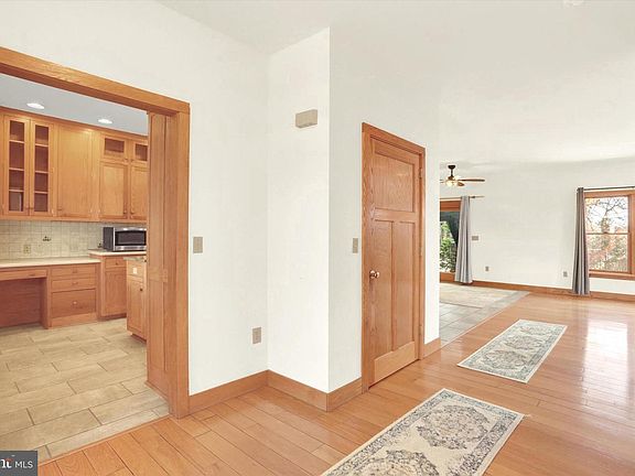 5th image of 408 Grist Mill Rd