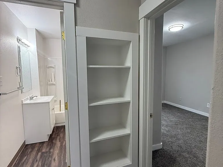 7030 N Market St — Photo 10
