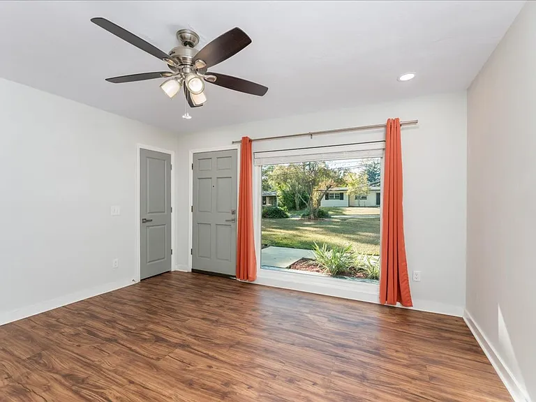 1707 Hall Dr — Photo 5