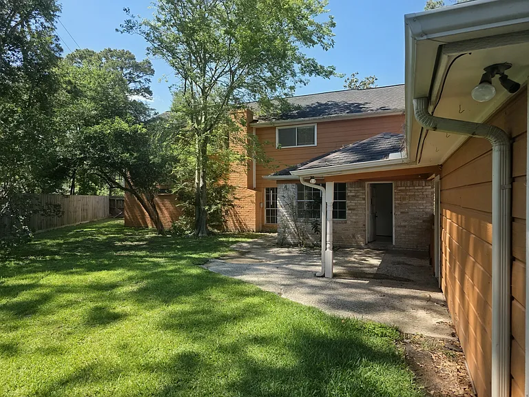1127 Klamath Ln — Photo 12