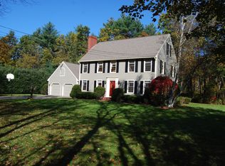 53 Fletcher St, Dunstable, MA 01827