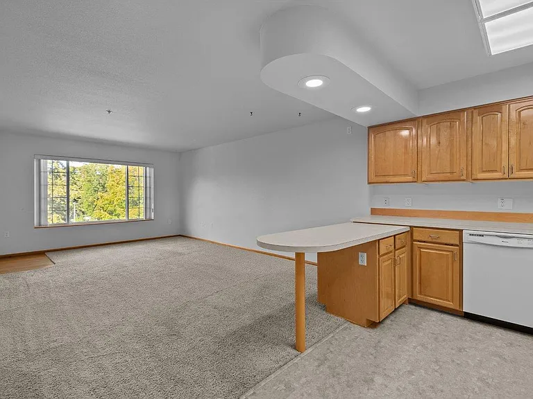 Sycamore Apartments — Photo 10