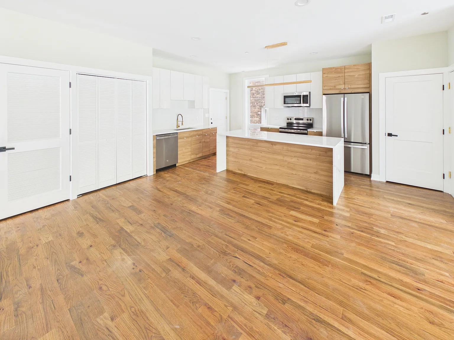 3 bed, 1250 sqft, $2,995 — Photo 3