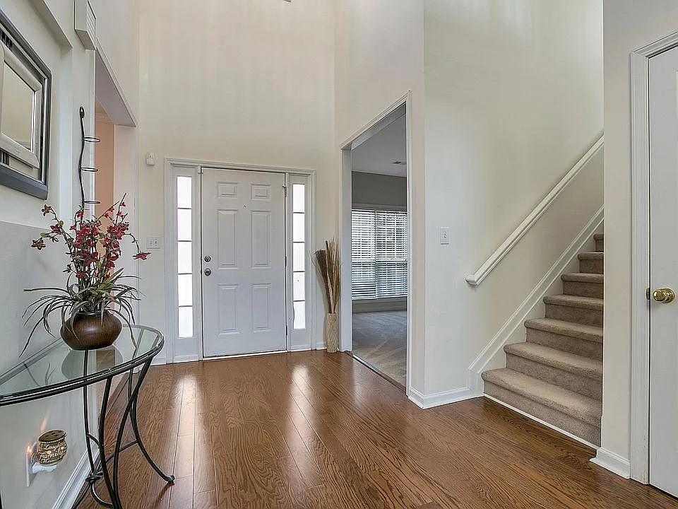 4 bed, 3.5 bath, 2688 sqft, $2,795 — Photo 2
