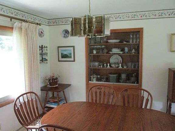 3rd image of 18255 Bonnie Ln