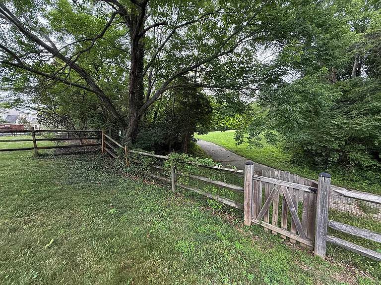 4415 Medallion Dr — Photo 50
