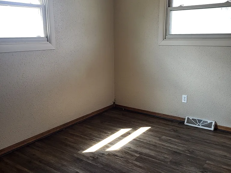 233 E Meade St — Photo 7