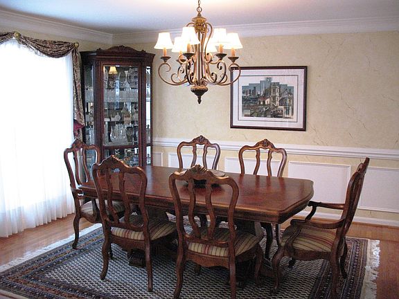 Dining Room w/Crown, Chair Rail and Picture Frame Mouldings