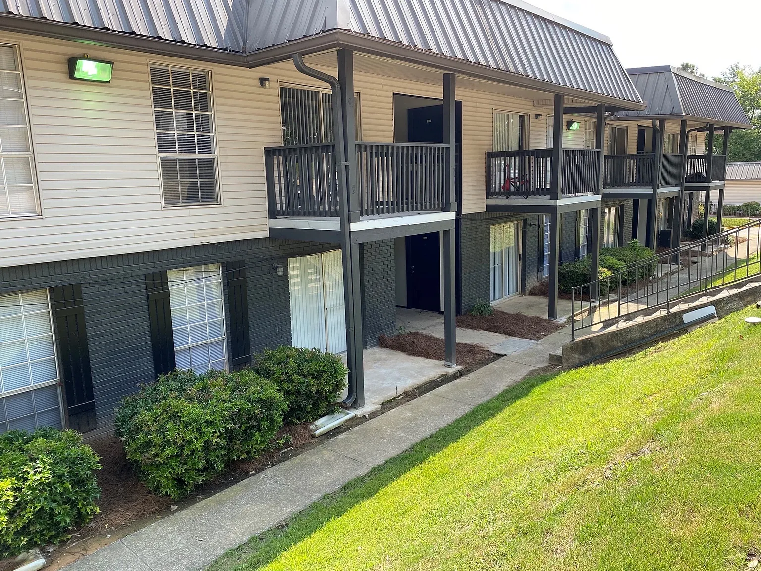 2700 At Homewood Apartments — Photo 2