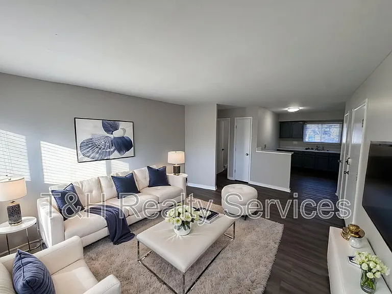 1142 Evans Ave #3 — Photo 3
