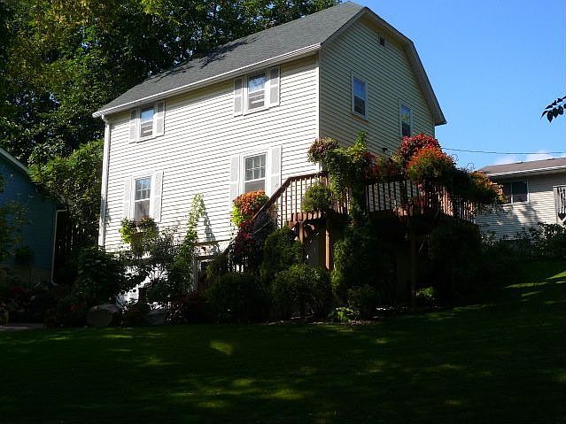 1st image of 698 Woodland Dr